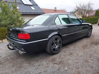 BMW 735i V8 Manuál - 4