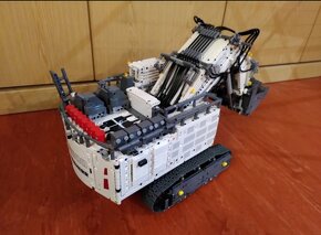 Lego technic 42100 liebherr R9800 - 4