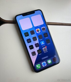 iPhone 11 Pro max 64GB so 100% batériou - 4