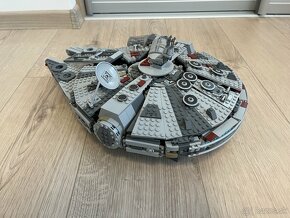 LEGO STAR WARS 75257 MILLENNIUM FALCON - 4