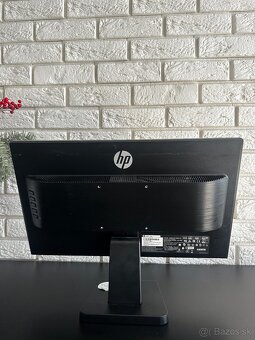 Predám LCD monitor HP 22 W - 4