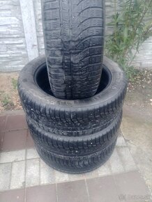 Nokian. 215/55r17 - 4