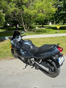 Suzuki 750 GSX-F - 4