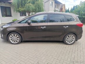 Kia Carens - 4