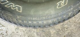 Pneu 225/75R15 - 4