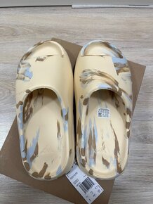 adidas Yeezy Slide Enflame Oil Painting White Yellow - 4