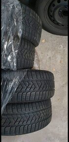 Pirelli zimne  215/55r16 - 4