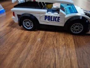 Lego City 60128 Policajná naháňačka

 - 4