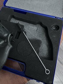 Vzduchový CO2 revolver Umarex Smith Wesson 586 4” 4,5mm - 4