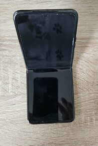 Motorola RAZR 40 ultra - 4