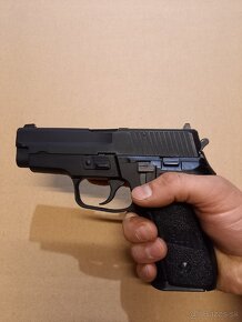 Airsoft pištoľ WE P228/ greengas - 4