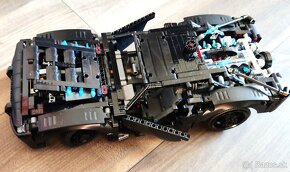 LEGO Technic 42127 BATMOBIL - 4