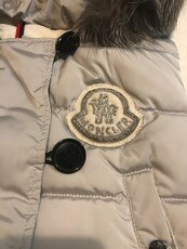 Dámska Originál MONCLER páperová zimná vesta veľ.S - 4