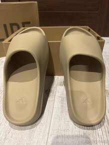 Yeezy slide - 4