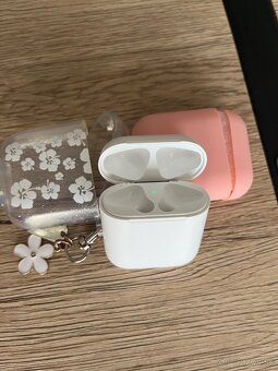 Krabička (nabíjačka) od Apple AirPods 2. generácie - 4