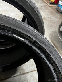 Predám 3 pneumatiky na dojazd 255/35R21 - 4