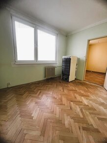 Slnečný 4 izbový byt s balkónom, ul. Kpt. Nálepku, Levice - 4