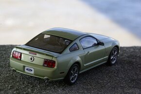 1:18 autoart ford mustang GT 2005 - 4