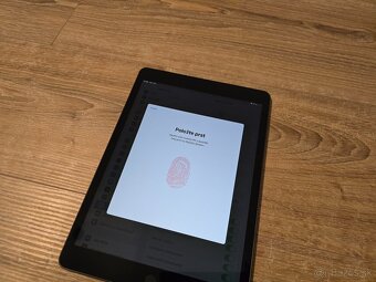 Apple iPad 9 generácie S úložiskom 64GB Zadná strana má znám - 4