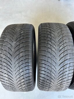 Nokian 245/49R19 - 4