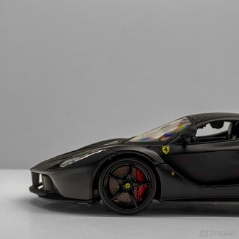 Ferrari LaFerrari Bburago Signature 1:18 - 4