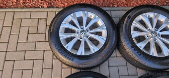 Volkswagen 215/65 R17, snímače tlaku, krytky, komplet sada - 4