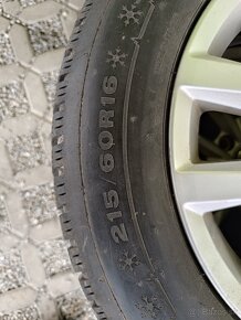 Predám zimné Dunlop 215/60 r 16 - 4