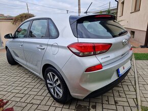 Hyundai i30 1.4 2018 benzín hatchback - 4