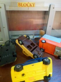 Staré hračky autíčka - 4