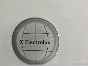 Predam chladničku s mrazničkou Electrolux - 4