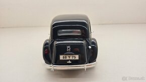 1:18 CITROEN 15CV Č - 4