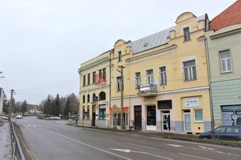 NA PREDAJ: veľký polyfunkčný dom v historickom centre mesta  - 4