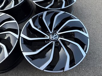 ORIGINAL VW GOLF 8 R-LINE DISKY 5x112 R17 TOP - 4