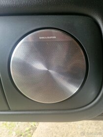 Audi A8 HUDBA BANG & OLUFSEN - 4