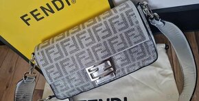 Nová luxusná Fendi crystal baguette bag silver - 4