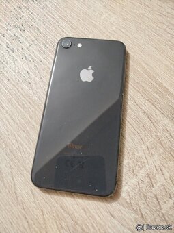 iPhone 8 / 256GB čierny pekný stav - 4