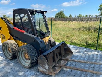 Kolový smykový nakladač JCB 160 Robot - 4