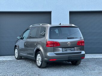 VW TOURAN 1.6 TDI 77 KW ediceLIFE PANORAMA TAŽNÉ 2013 - 4