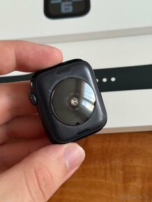 Apple Watch SE 2 44mm Midnight záruka iStores - 4