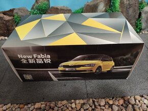 prodám nový model 1:18 škoda fabia 3 - 4