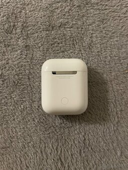 Apple AirPods 2. generácie – výborný stav - 4