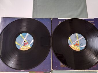 ELO  „2 LP Out Of  the Blue “  /Jet 1977/+vnut ob/texty, 1. - 4