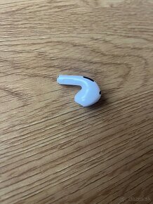 Bezdrôtové slúchadlo AirPods 3 - 4