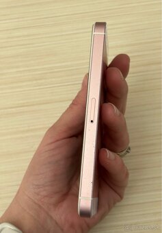 Predám iPhone SE Rose Gold 64GB, nová batéria + kryty - 4