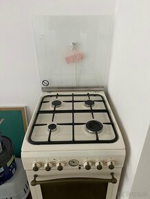 Indesit Retro Kombinovaný Sporák - 4