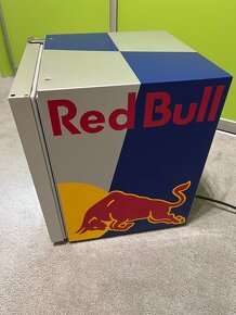 Red Bull chladnička- bez poškodenia - 4