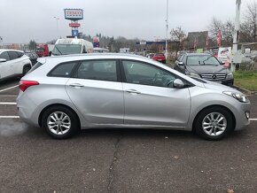 Hyundai i30 CW 1.6i CRDi 16V DOHC Comfort - 4