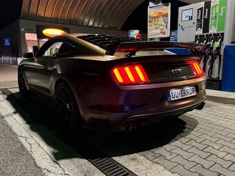 Prenájom Ford Mustang 5.0 - 4