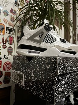 Jordan 4 military black - 4