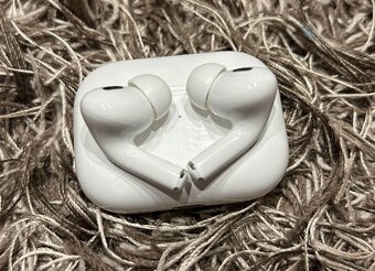 Predám AirPods Pro 2 (2023) – výborný stav - 4